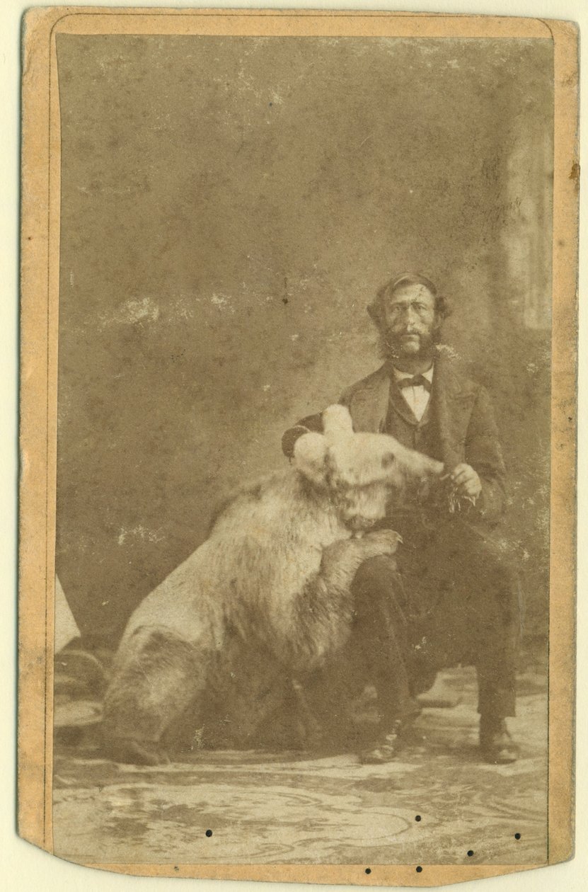 James Capen Grizzly Adams (1807-60) fotograferet med en Grizzlybjørn af American Photographer