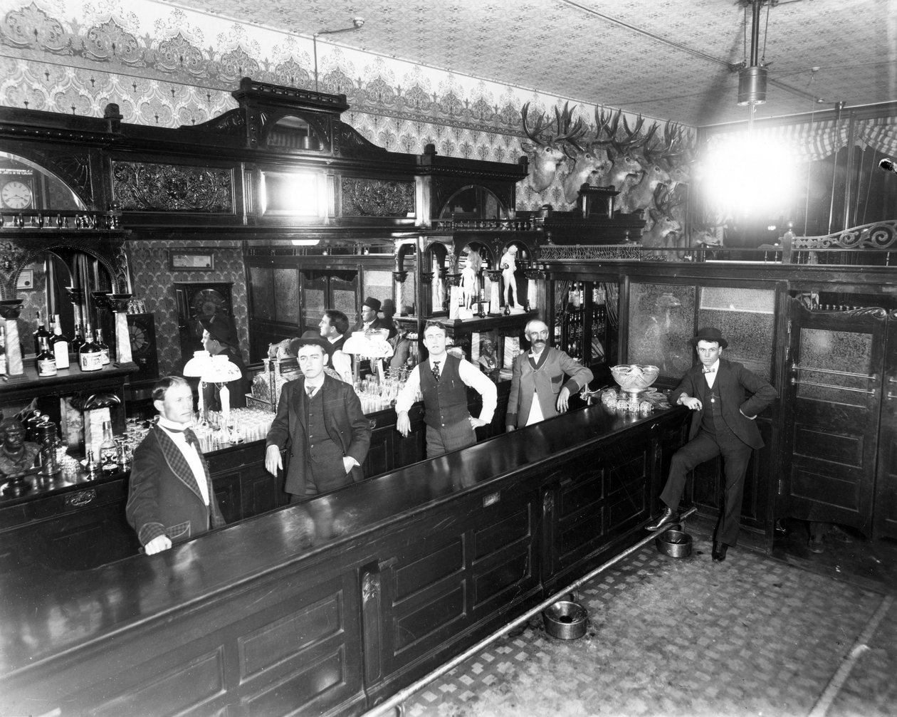Leadville Saloon, ca. 1883-89 af American Photographer