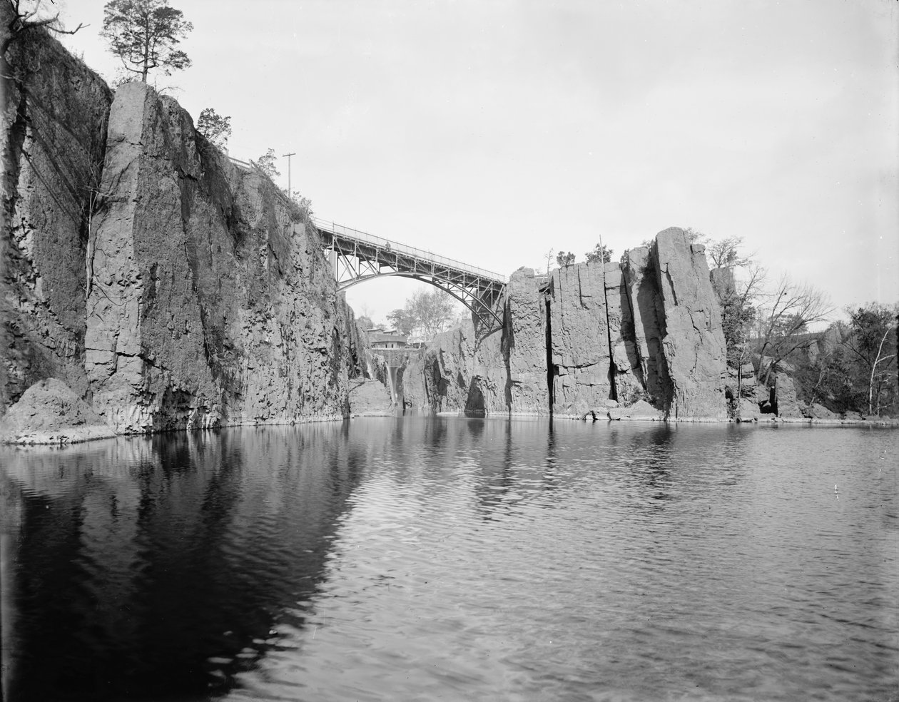 Passaic Falls, 1890-1901 af American Photographer