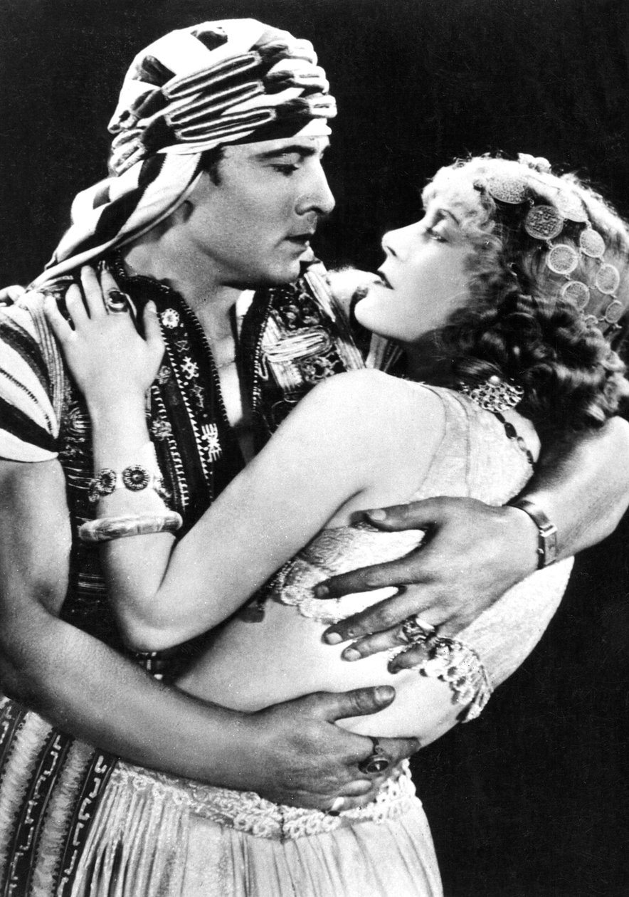 Rudolf Valentino som Ahmed og Vilma Banky som Yasmin i Son of the Sheik 1926, ca. 1930 af American Photographer