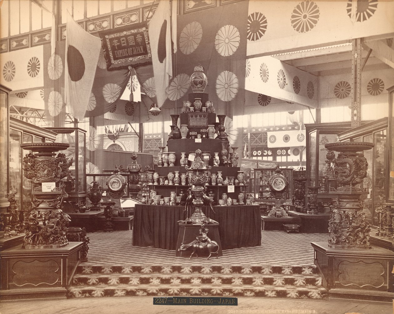 Shippokuwaishas udstilling, den japanske afdeling, Centennial International Exhibition, 1876 (albumenprint) af American Photographer