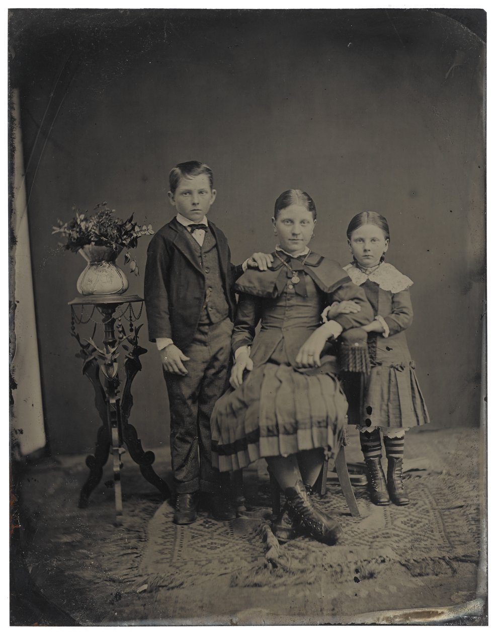 [Tre børn], ca. 1850-1910 (tintype) af American Photographer