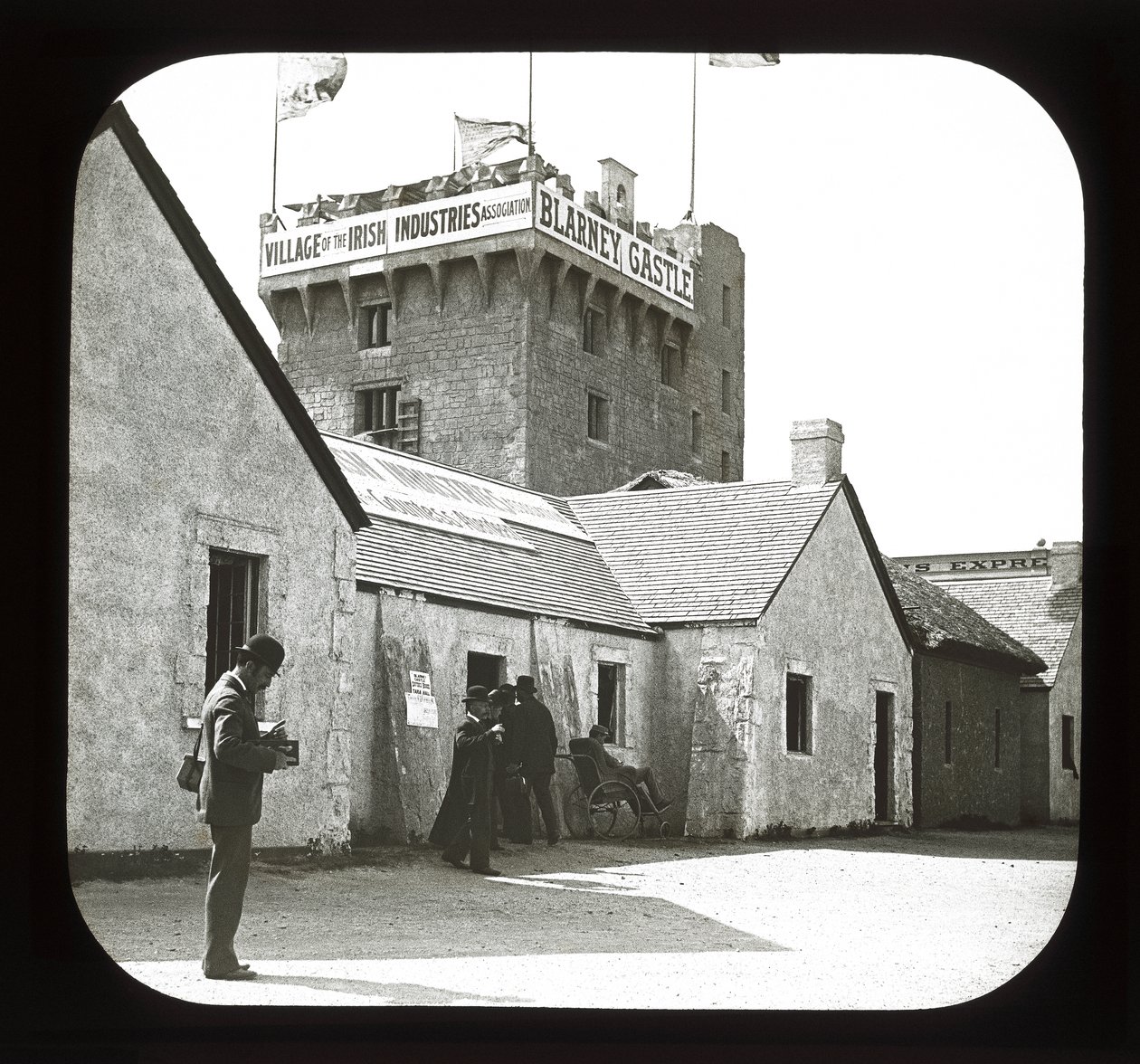 Verdens colombianske udstilling: Irish Village, Chicago, 1893 (lanternerutsjebane) af American Photographer