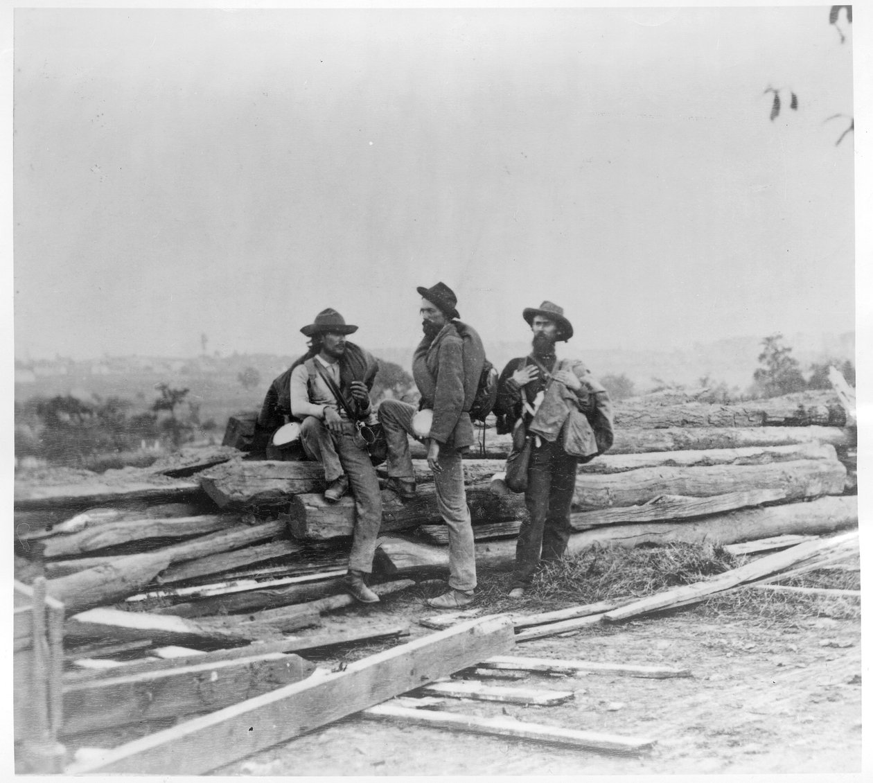 Tre konfødererede fanger, Gettysburg, Pennsylvania af American School