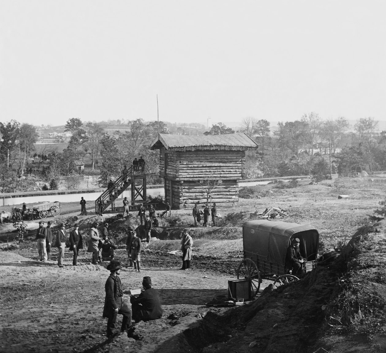 Blokhus nær Fort Haggerty på Arlington Ridge Road, Virginia, hjælper med at bevogte Aqueduct Bridge, ca. 1862 af American Photographer