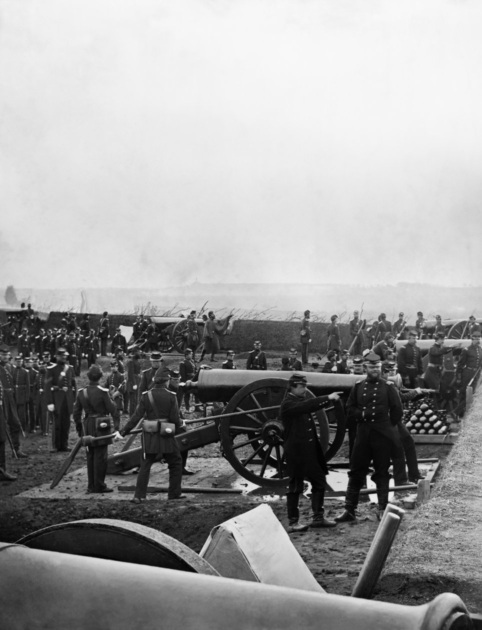 Oberst Tyler og 1st Connecticut Heavy Artillery ved Fort Richardson, slutningen af 1861 af American Photographer