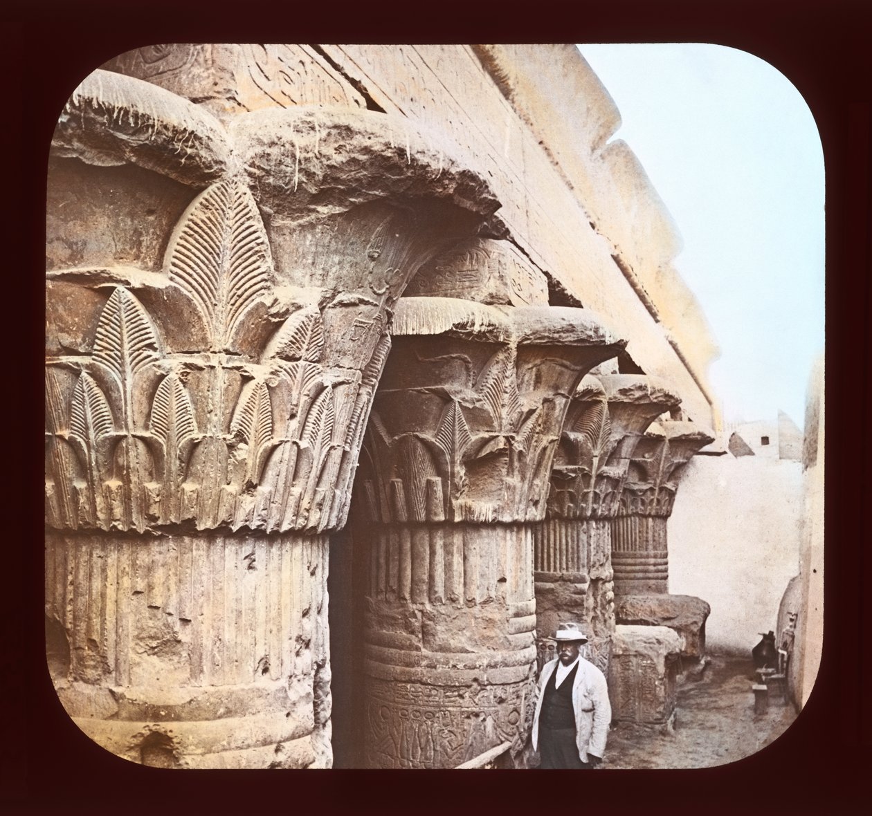 Søjler i Esneh-templet (lanternerutsjebane) af American Photographer