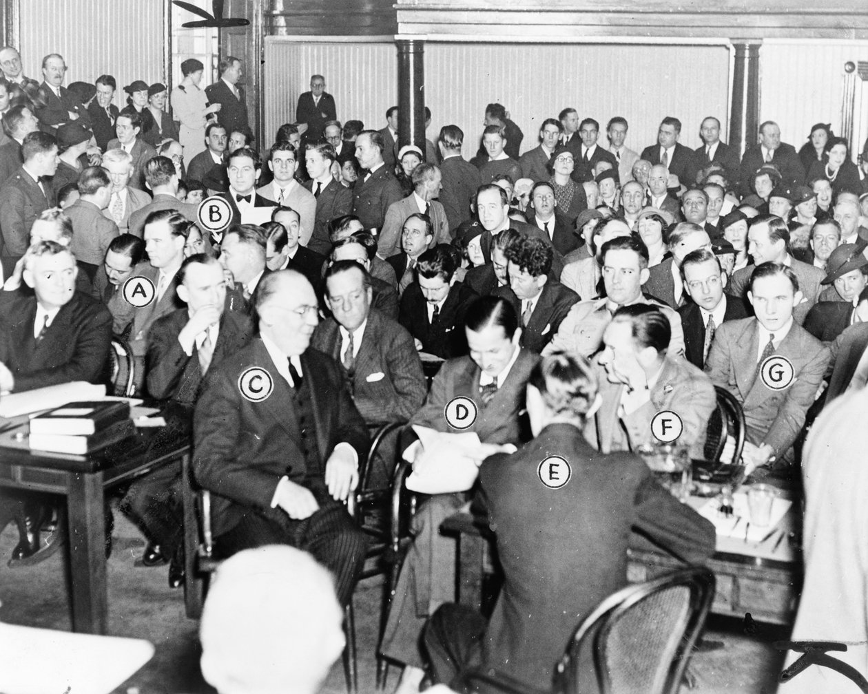 Retten i New Jersey åbner for retssagen mod Bruno Richard Hauptmann (yderst til højre) for kidnapningen og døden af Charles Lindberghs baby, 1935 af American Photographer