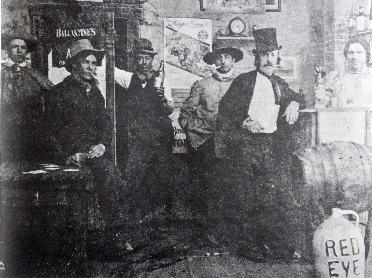 Cripple Creek Barroom, 1898 af American Photographer