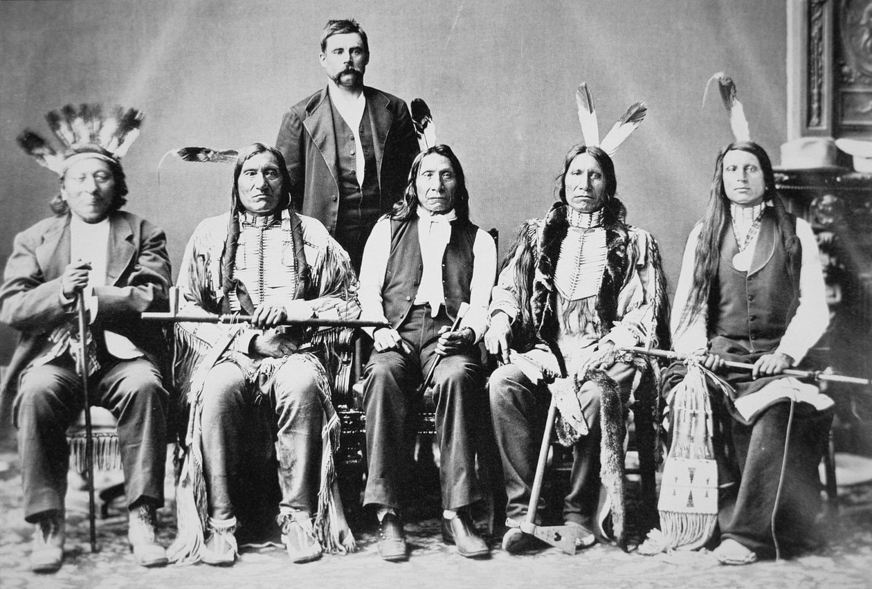 Delegation af Sioux-høvdinge, ledet af Red Cloud (1822-1909) i Washington D.C. for at se præsident Ulysses S. Grant (1822-85) i 1870 (s/h-foto) af American Photographer