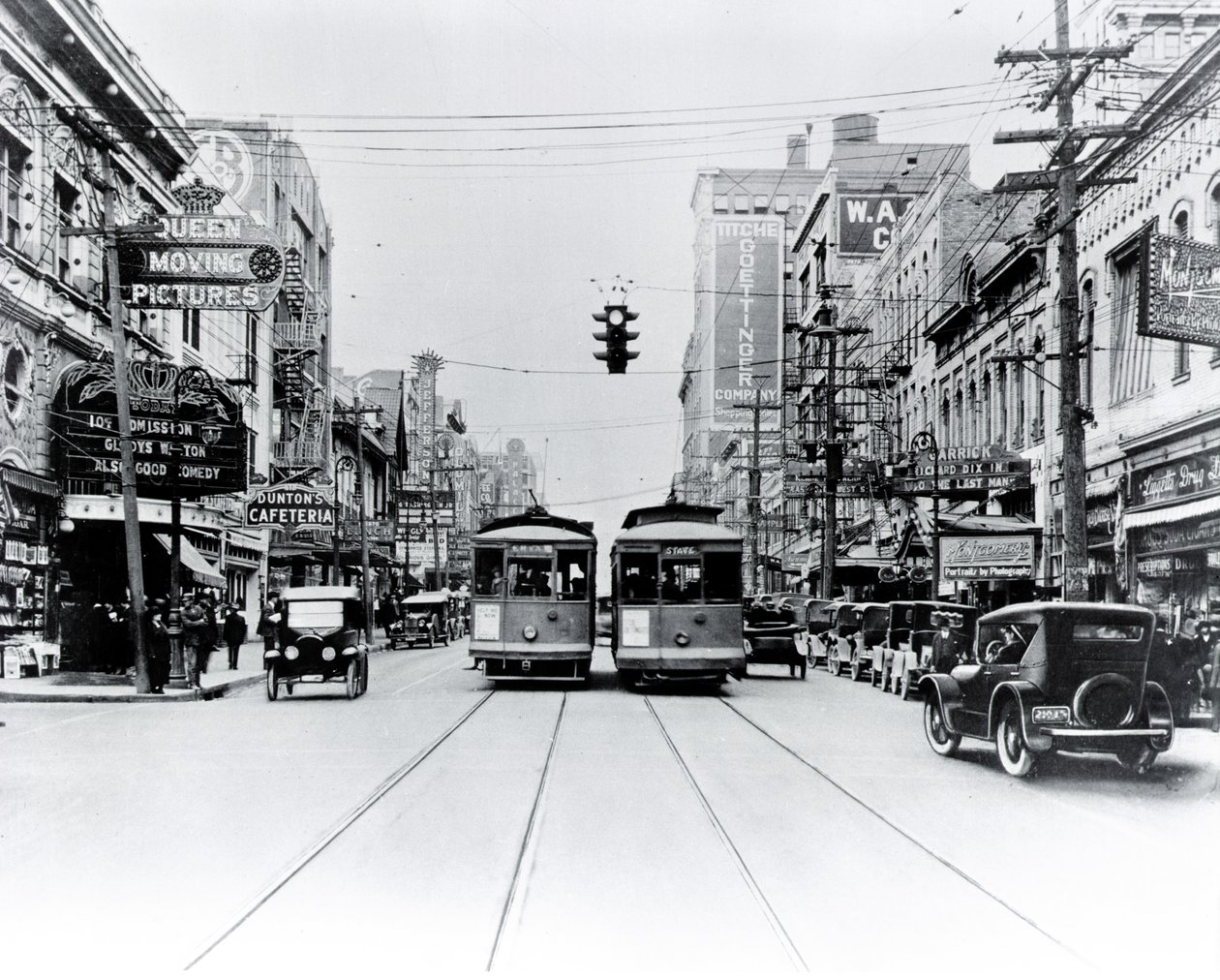 Elm Street, Dallas 1922 af American Photographer