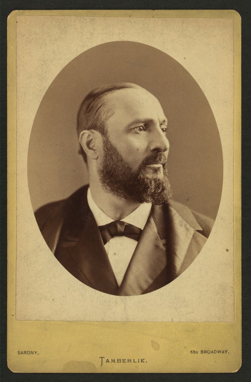 Enrico Tambelrlik (s/h foto) af American Photographer