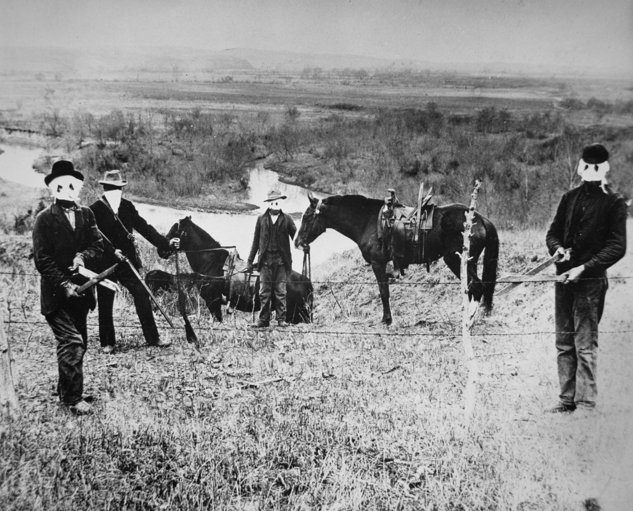 Farmer-homesteaders i Nebraska, der skærer hegn for kvægavlere i Custer County af American Photographer