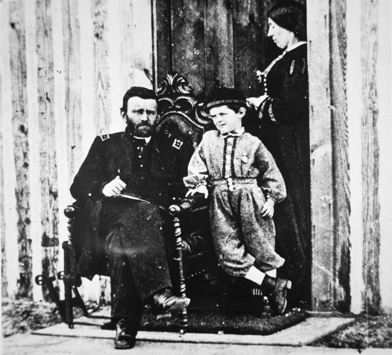 General Grant med sin kone Julia Dent og deres søn Frederick Dent Grant, på City Point (s/h foto) af American Photographer