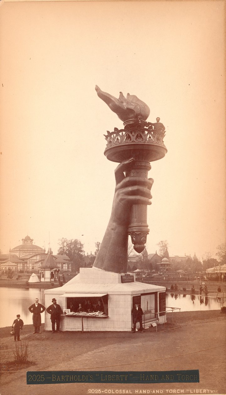 Hånd og fakkel af Frihedsgudinden, ca. 1876 (albumin print) af American Photographer