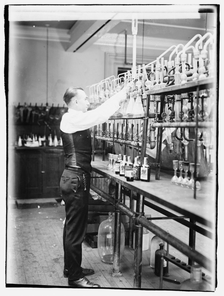 Internal Revenue Bureau Kemiker G.F. Beyer af American Photographer
