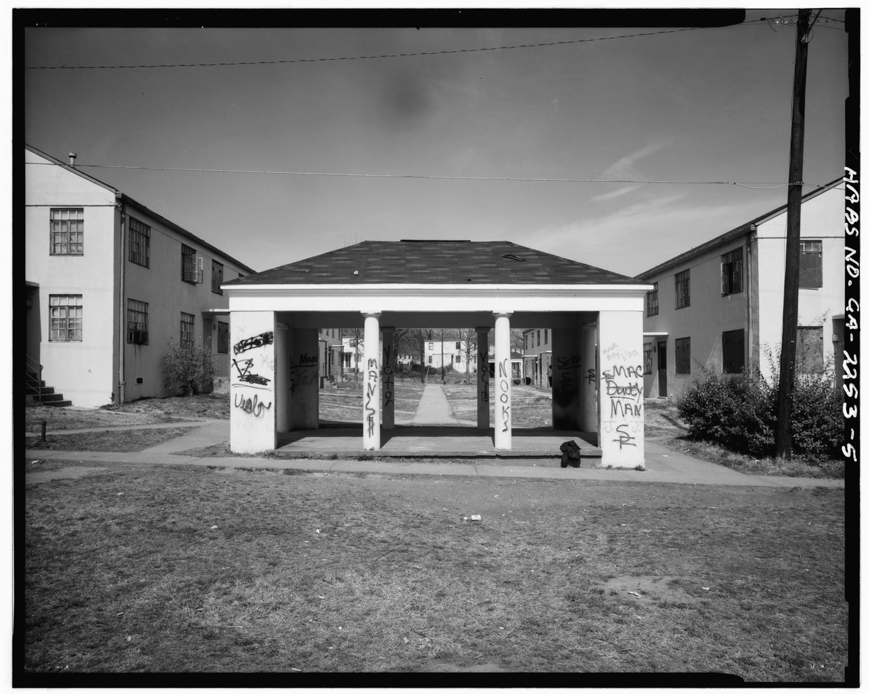 John Hope Homes (offentlige boliger), afgrænset af Larkin, Dora, Spelman Streets & Lane, Atlanta, Fulton County, GA (s/h foto) af American Photographer