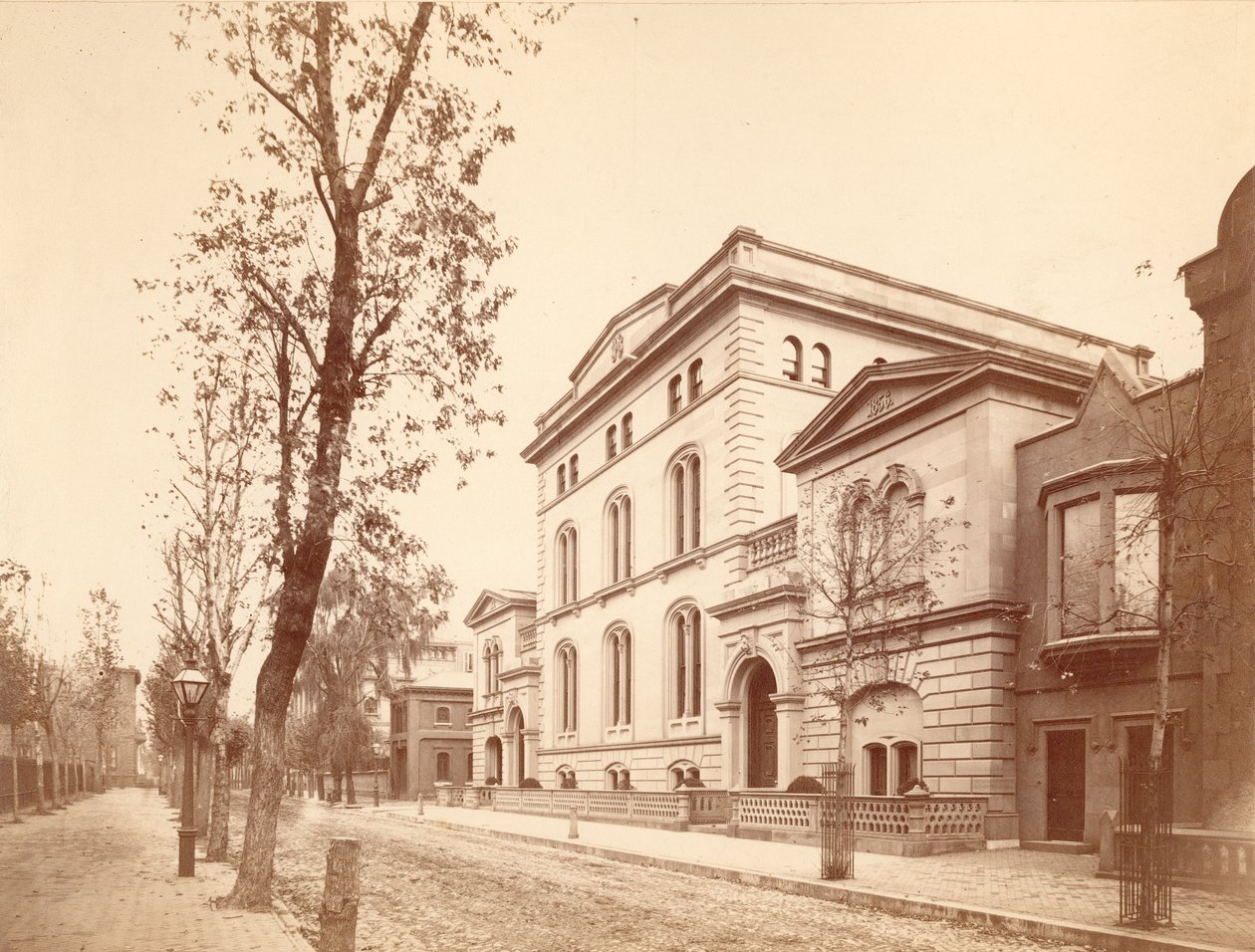 Joseph Harrison Residence, 227 South 18th, East Rittenhouse Square, 1866 (albumin print) af American Photographer