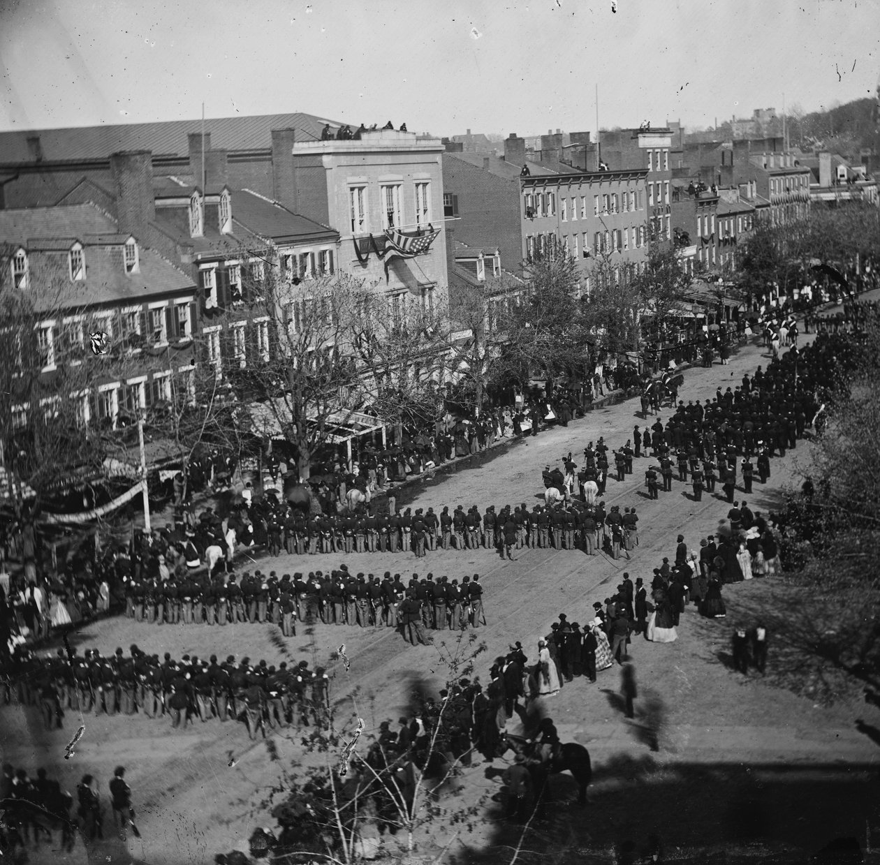 Lincolns begravelse på Pennsylvania Ave., Washington, D.C., 19. april 1865 af American Photographer