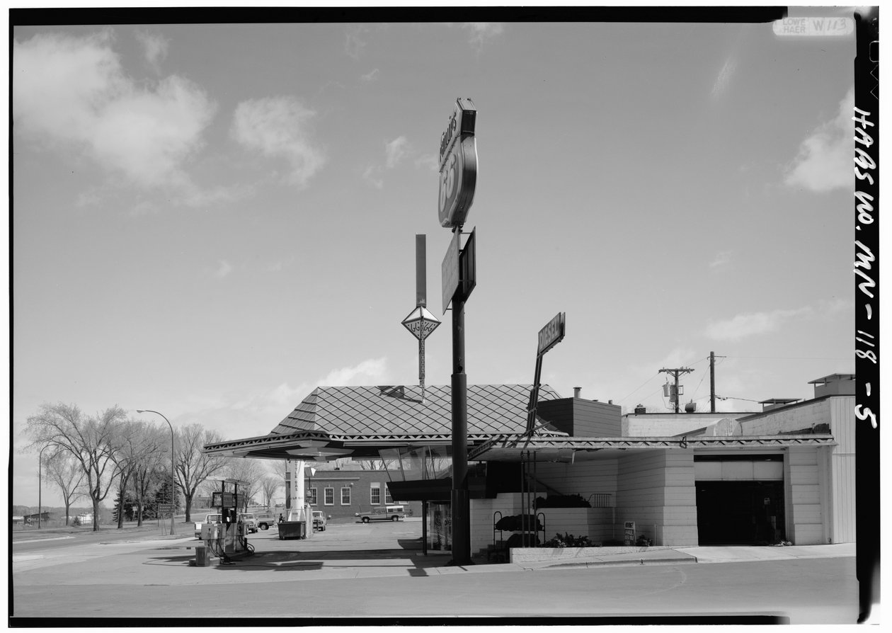 Lindholm Oil Company Service Station, Cloquet, Minnesota (s/h-billede) af American Photographer