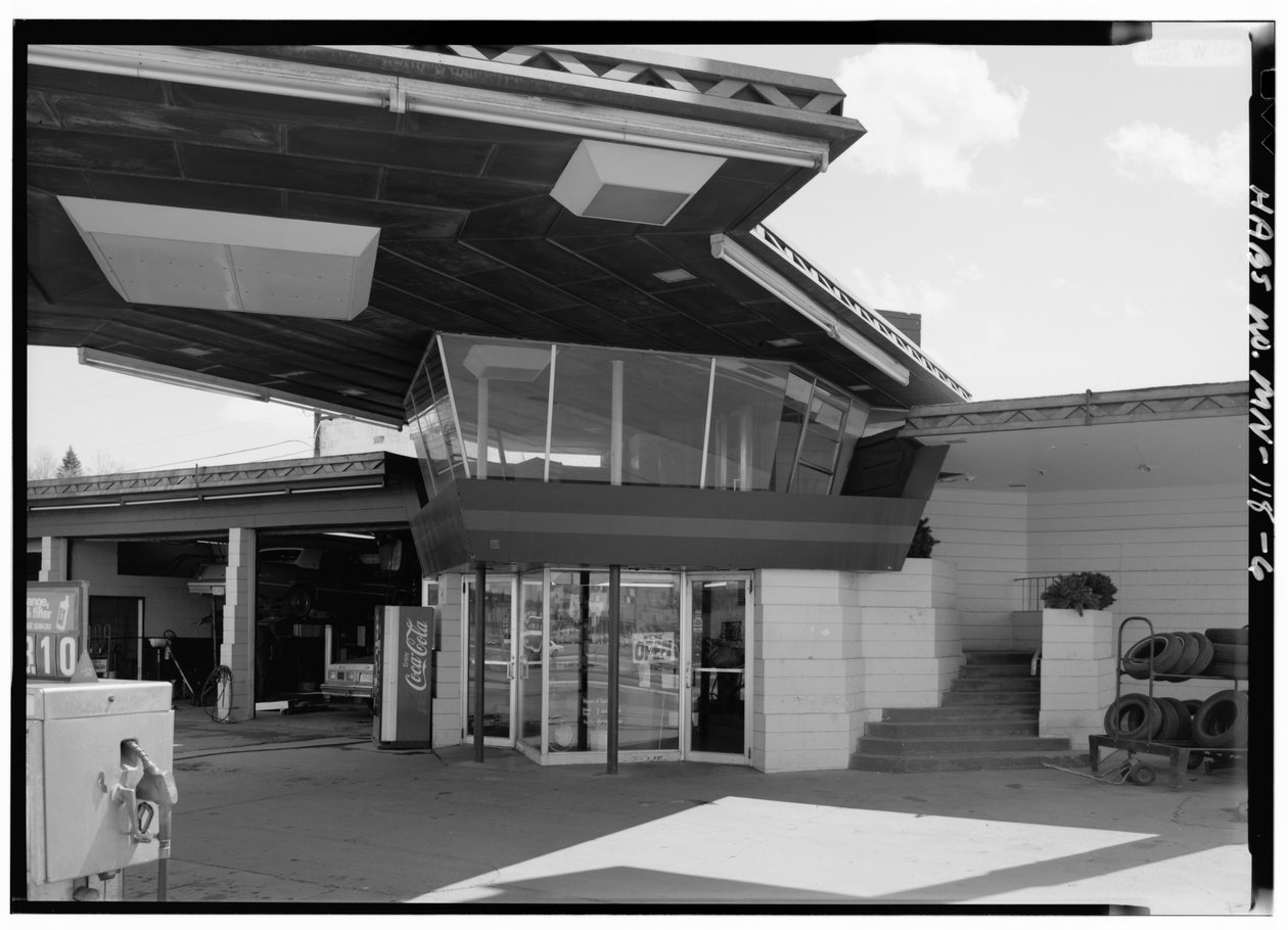 Lindholm Oil Company Service Station, Cloquet, Minnesota (s/h-billede) af American Photographer