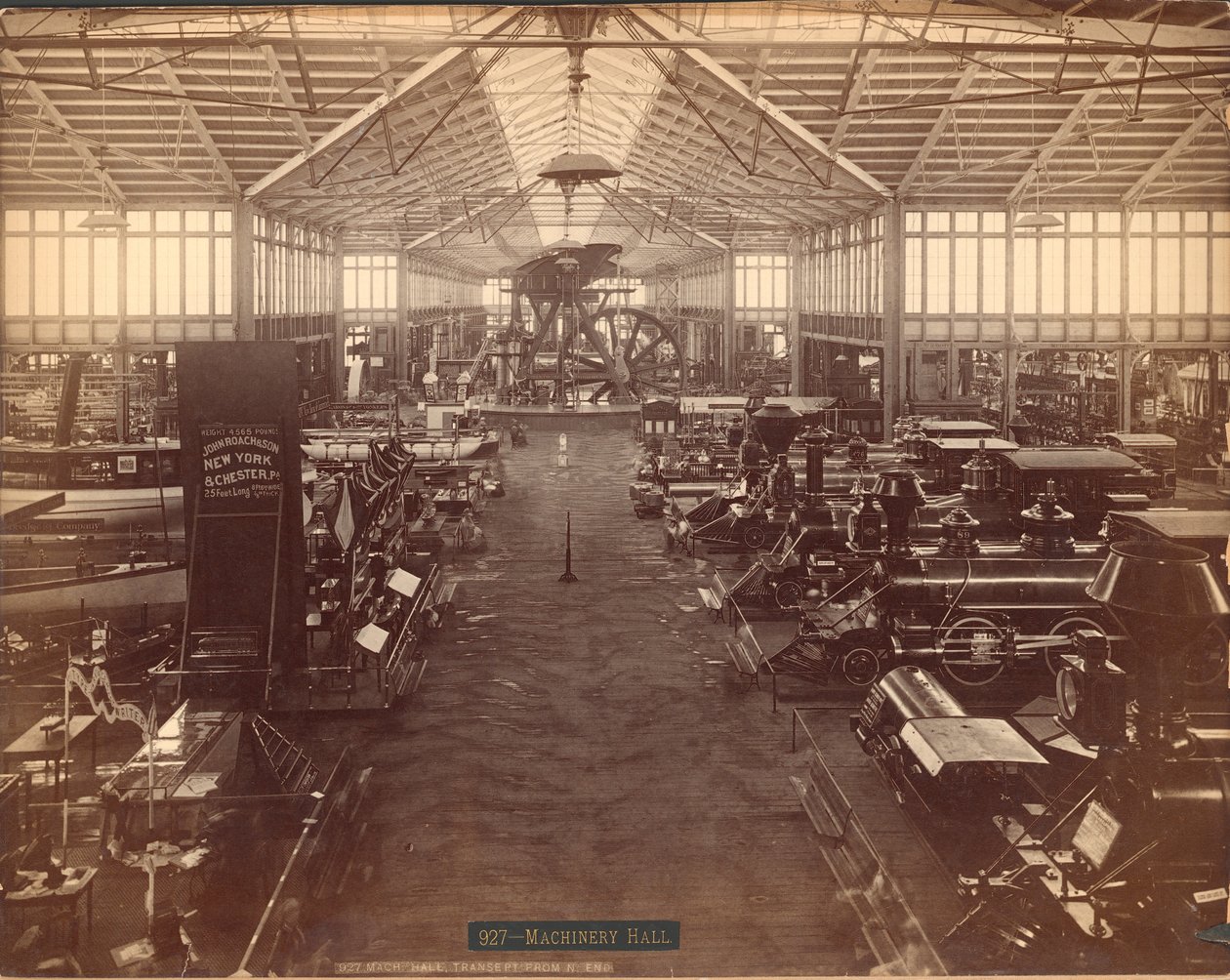 Machinery Hall, fra den nordlige ende, Philadelphia Centennial International Exhibition, 1876 (sølvalbumin-tryk) af American Photographer