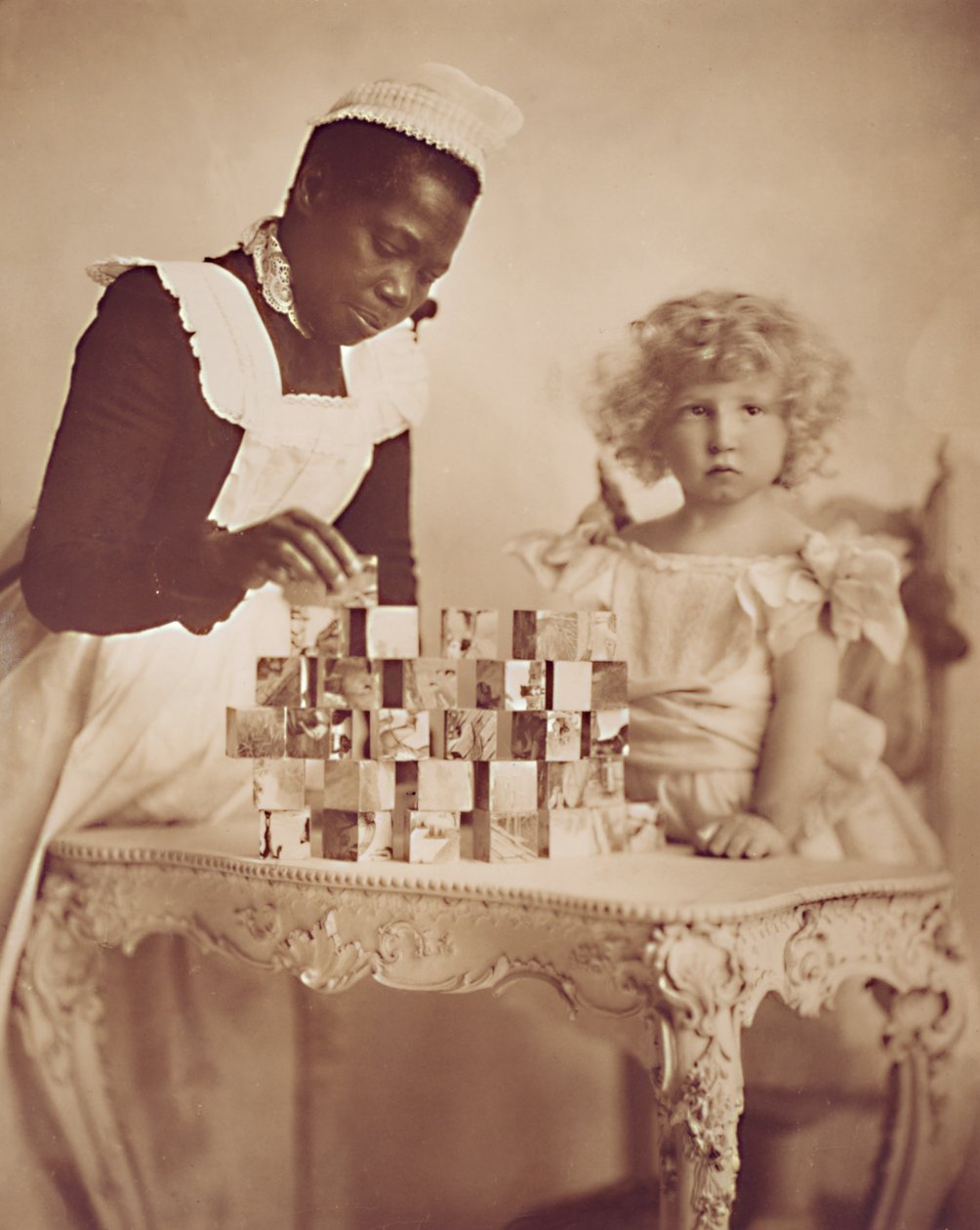 Maid DeAh, ca. 1900 (albummet trykt foto) af American Photographer