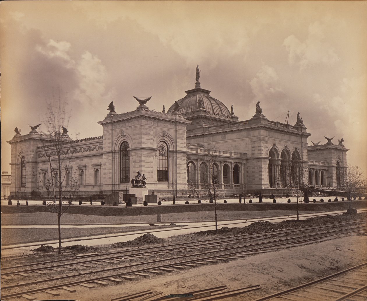 Memorial Hall of the Centennial Exposition, 1876 (gelatinesølvtryk) af American Photographer