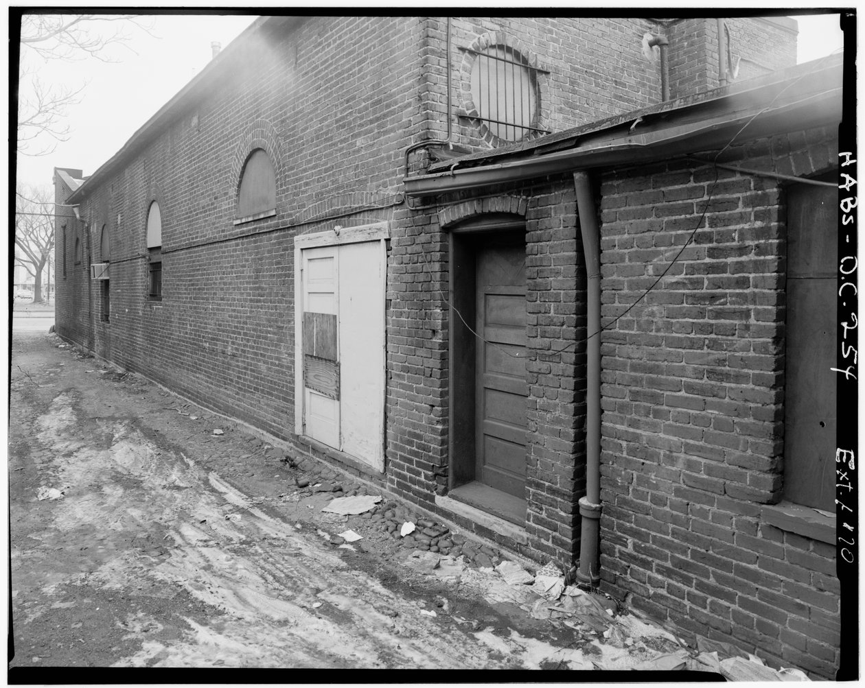 aMount Vernon Theatre, 918 Ninth Street Northwest, Washington, District of Columbia, DC, 30. november 1969 (s/h-foto) af American Photographer