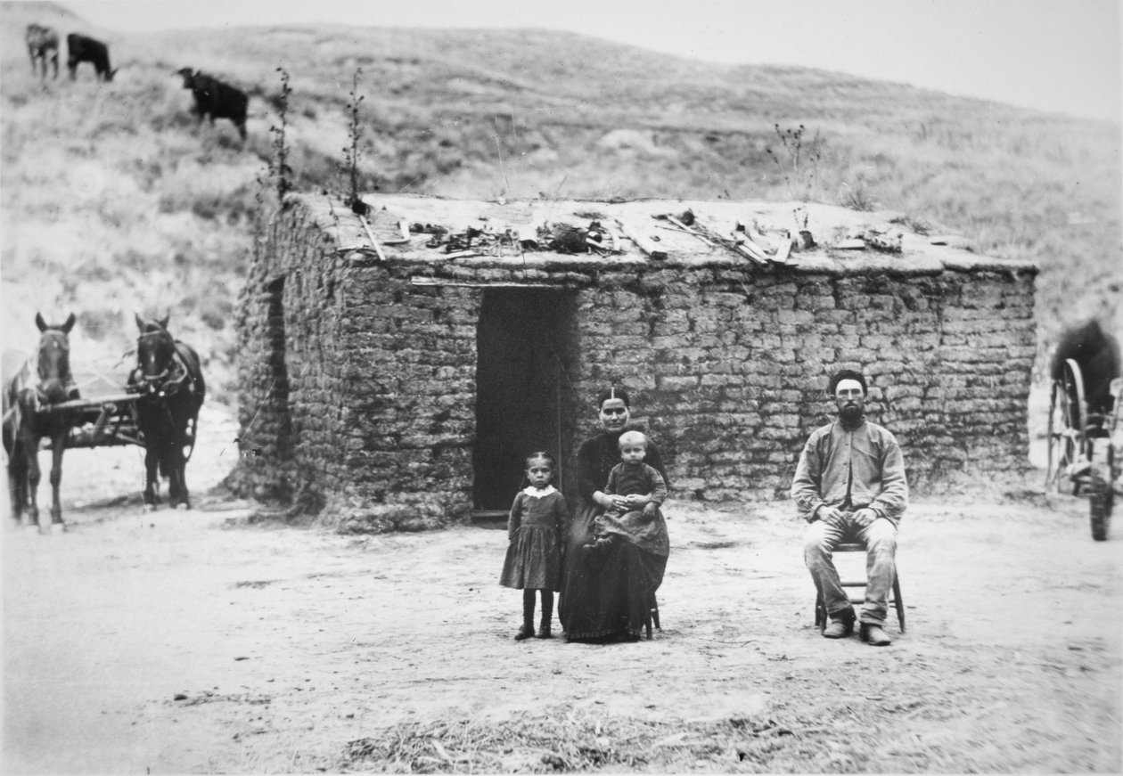Pionerfamilie med deres sodhouse, Nebraska af American Photographer