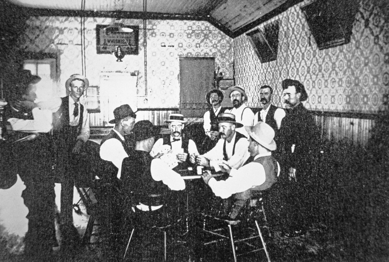 Spillekort i en vestlig salon, ca. 1900 (s/h-billede) af American Photographer