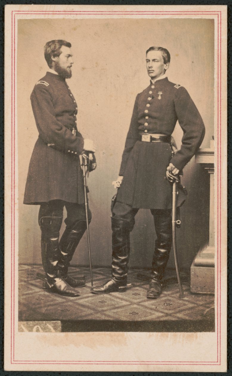 Prins Philippe af Orléans, greve af Paris, og hans bror Prins Robert af Orléans, hertug af Chartres, i unionsuniformer med sværd, ca. 1861-62 (s/h foto) af American Photographer