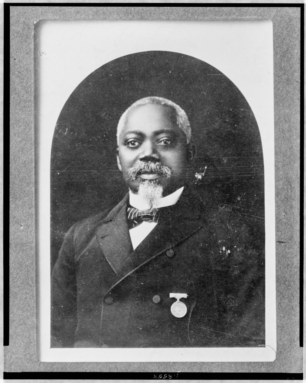 Sgt. William Carney, hoved-og-skuldre-portræt, vendt foran, ca. 1900 (s/h-foto) af American Photographer