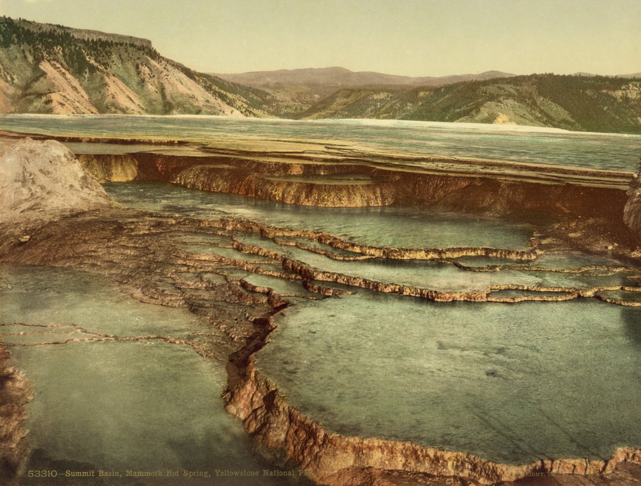 Summit Basin, Mammoth Hot Spring, Yellowstone National Park, ca. 1898 (fotokrom) af American Photographer
