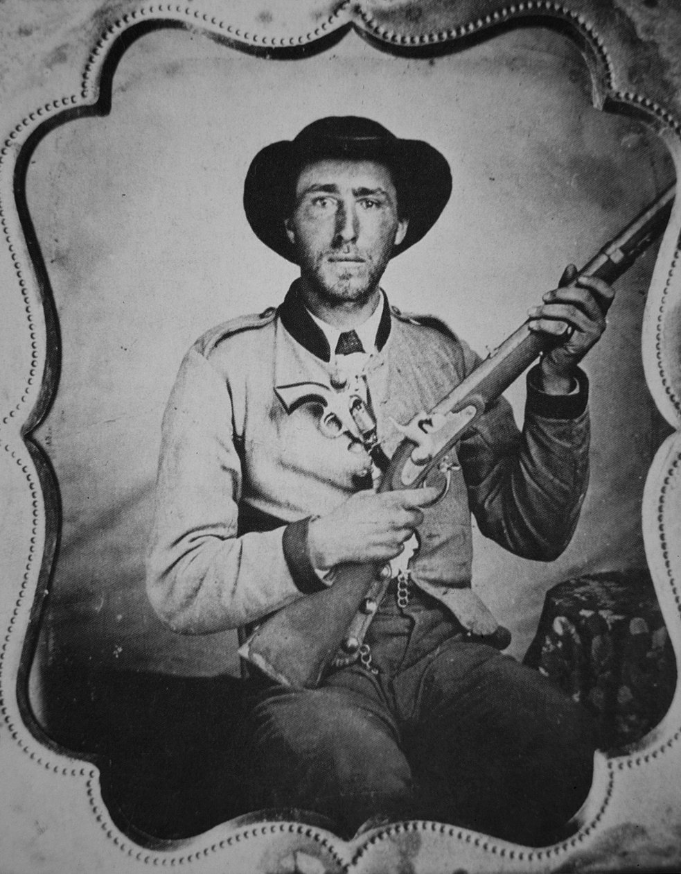 Ukendt konfødereret soldat poserer i fotografens studie (s/h foto) af American Photographer