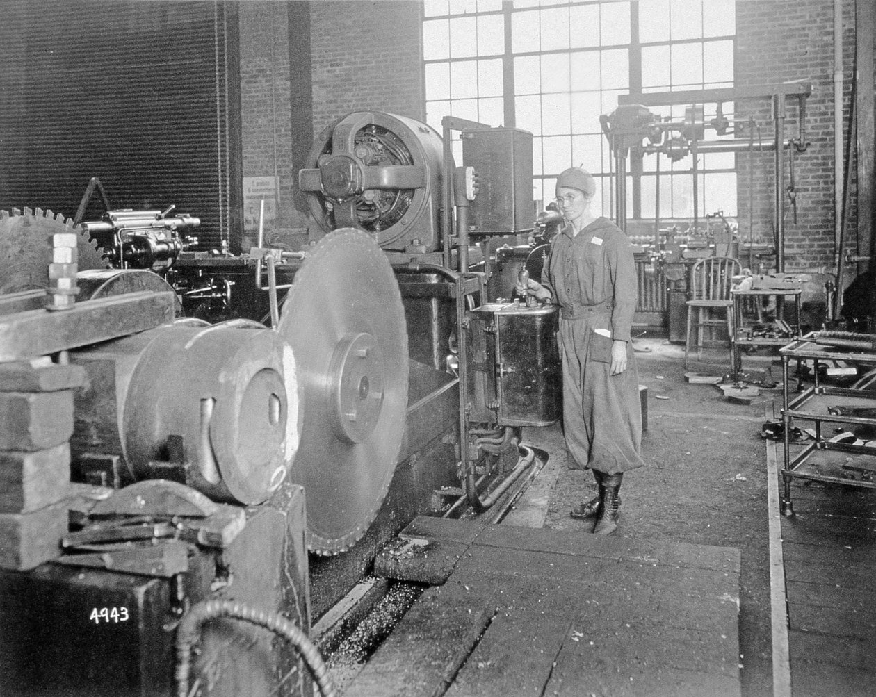 Kvinder, der arbejder på en fabrik under Første Verdenskrig, ca. 1917 af American Photographer