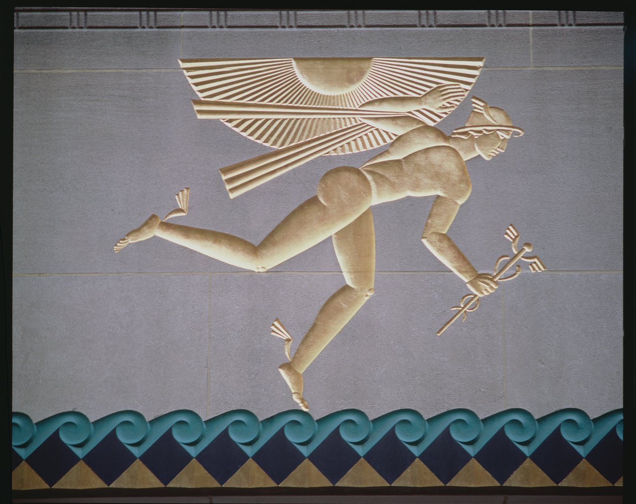 Bas-relief forestillende Merkur fra ydersiden af en af de 14 bygninger, bygget 1931-40 af American School
