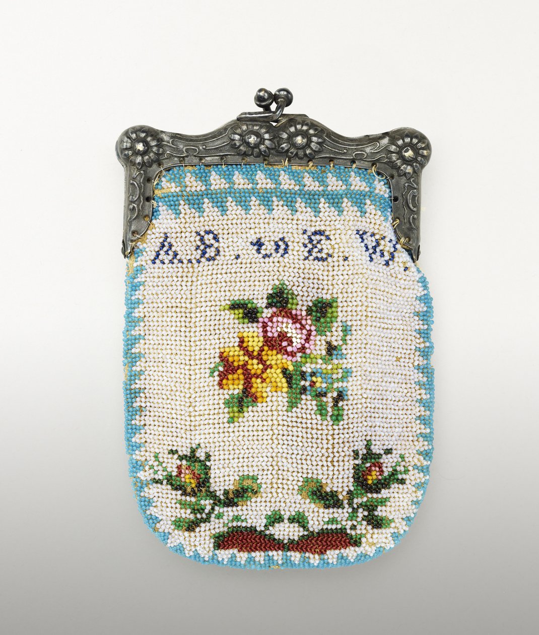 Pung med perler, ca. 1843 (glasperler, nikkelsølv og tekstilstøtte) af American School