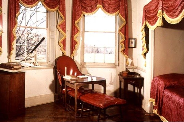 Chaiselong og opbevaringsskab fra Monticello, hjemsted for Thomas Jefferson, slutningen af det 18. århundrede af American School