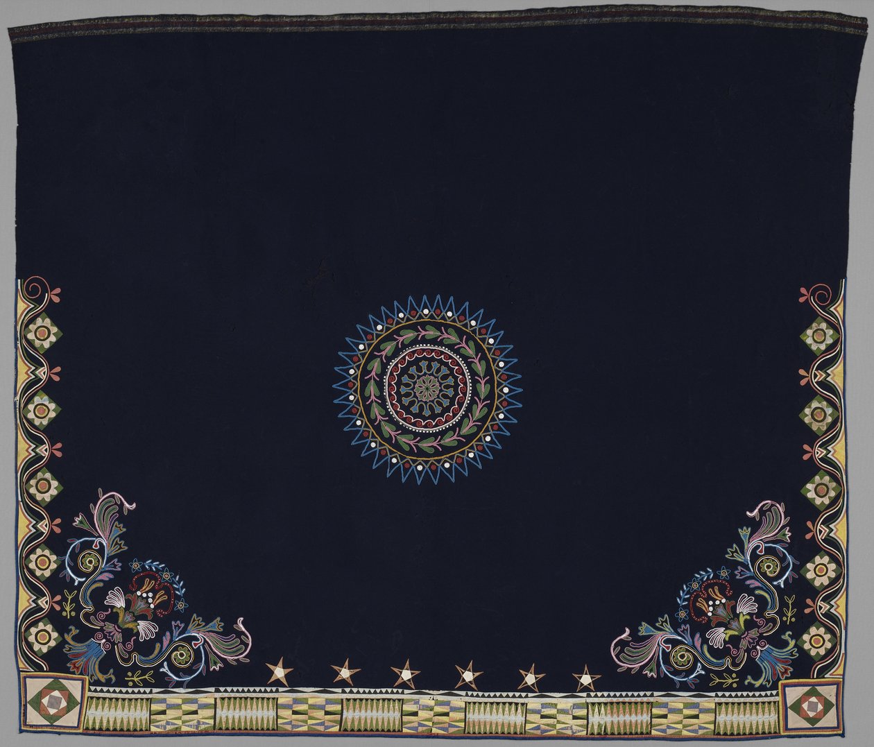 Dansetæppe, Anishinabe, Dakota, ca. 1840-50 (uld, silke og perler) af American School