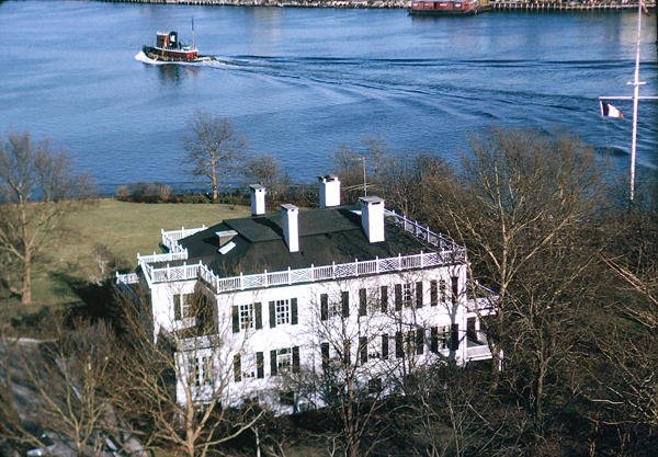 Gracie Mansion af American School