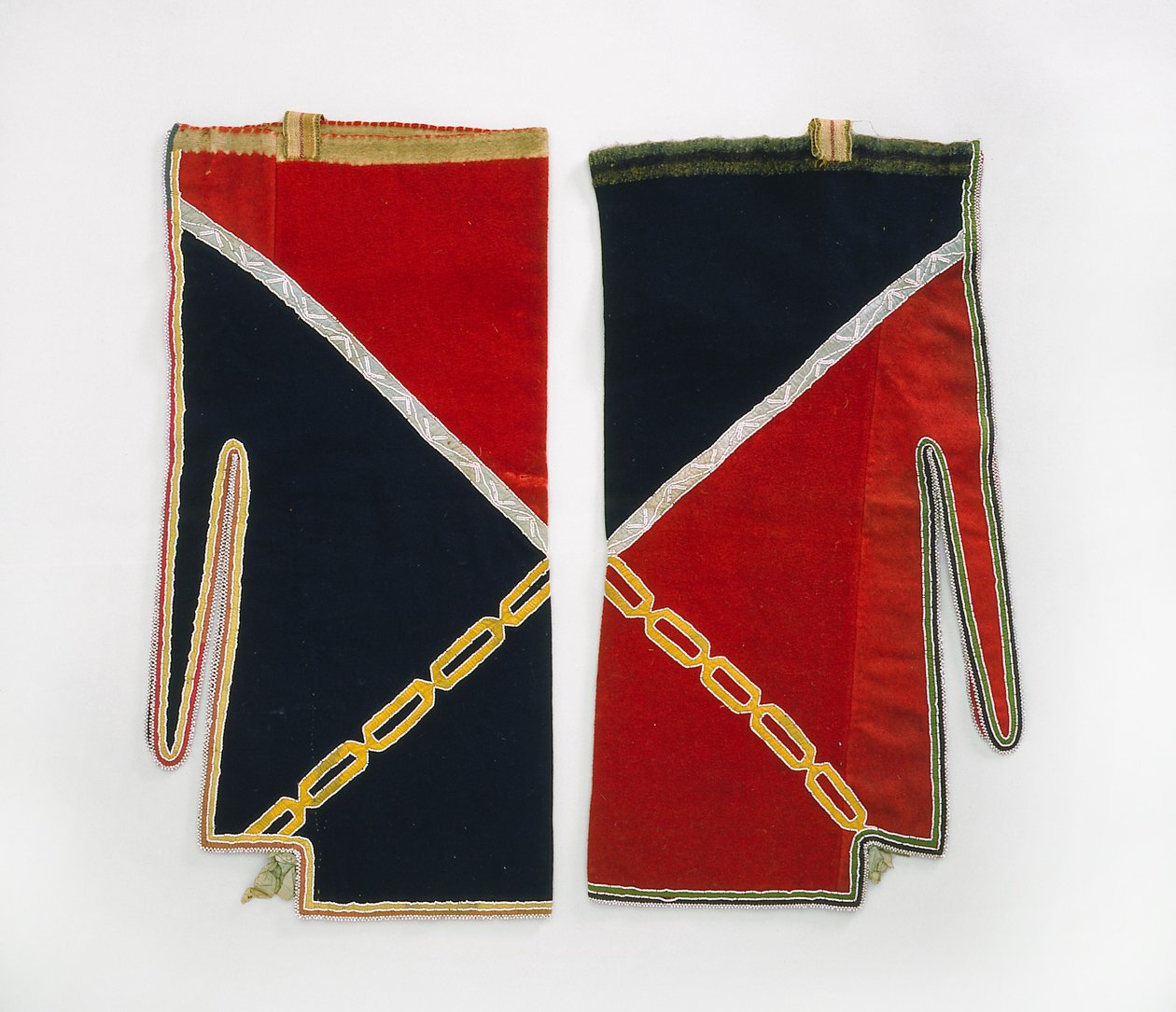 Leggings, Chippewa, ca. 1840 (uldstof, glasperler, silkebånd, bastfiberstropper og tråd) af American School