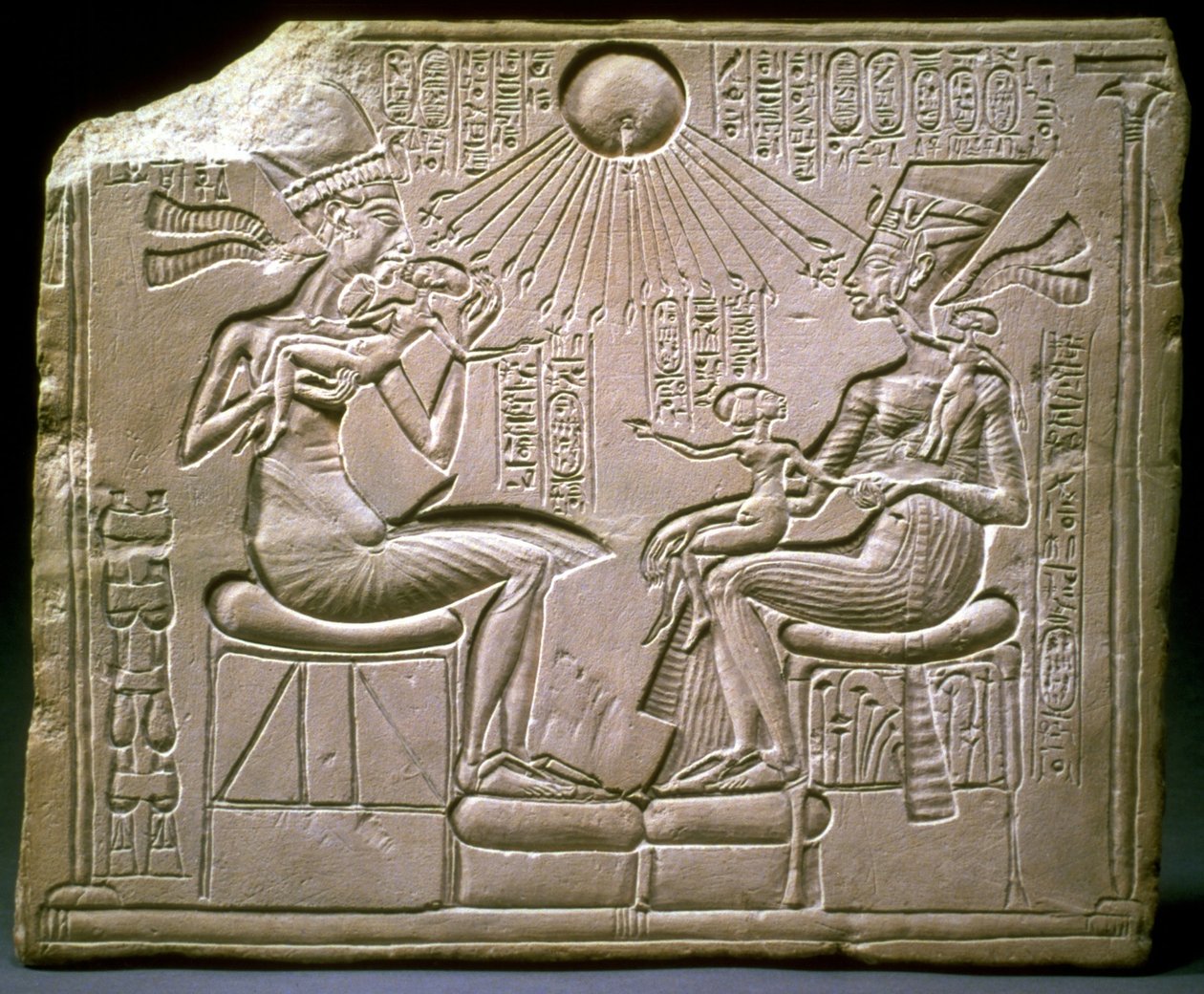 Kongefamilien: Akhenaten, Nefertiti og deres børn, ca 1350 f.Kr af Ancient Egypt