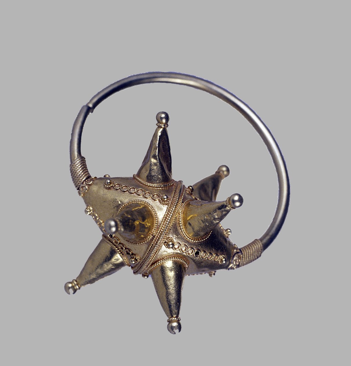 Guldvedhæng Kolt, 11.-12. århundrede af Ancient Russian Art