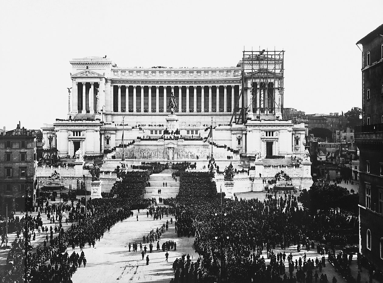 Fascistisk fejring til minde om den ukendte soldat ved Altare della Patria (fædrelandsalteret) i Rom, 04/11 1922 (s/h foto) af Anderson Anderson
