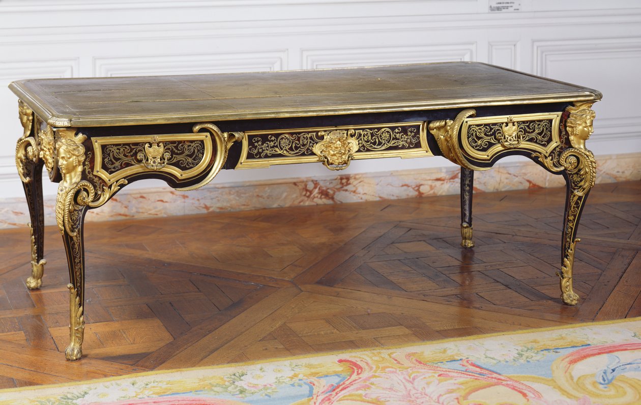Flad bureau (forgyldt træ og bronze) af Andre Charles Boulle