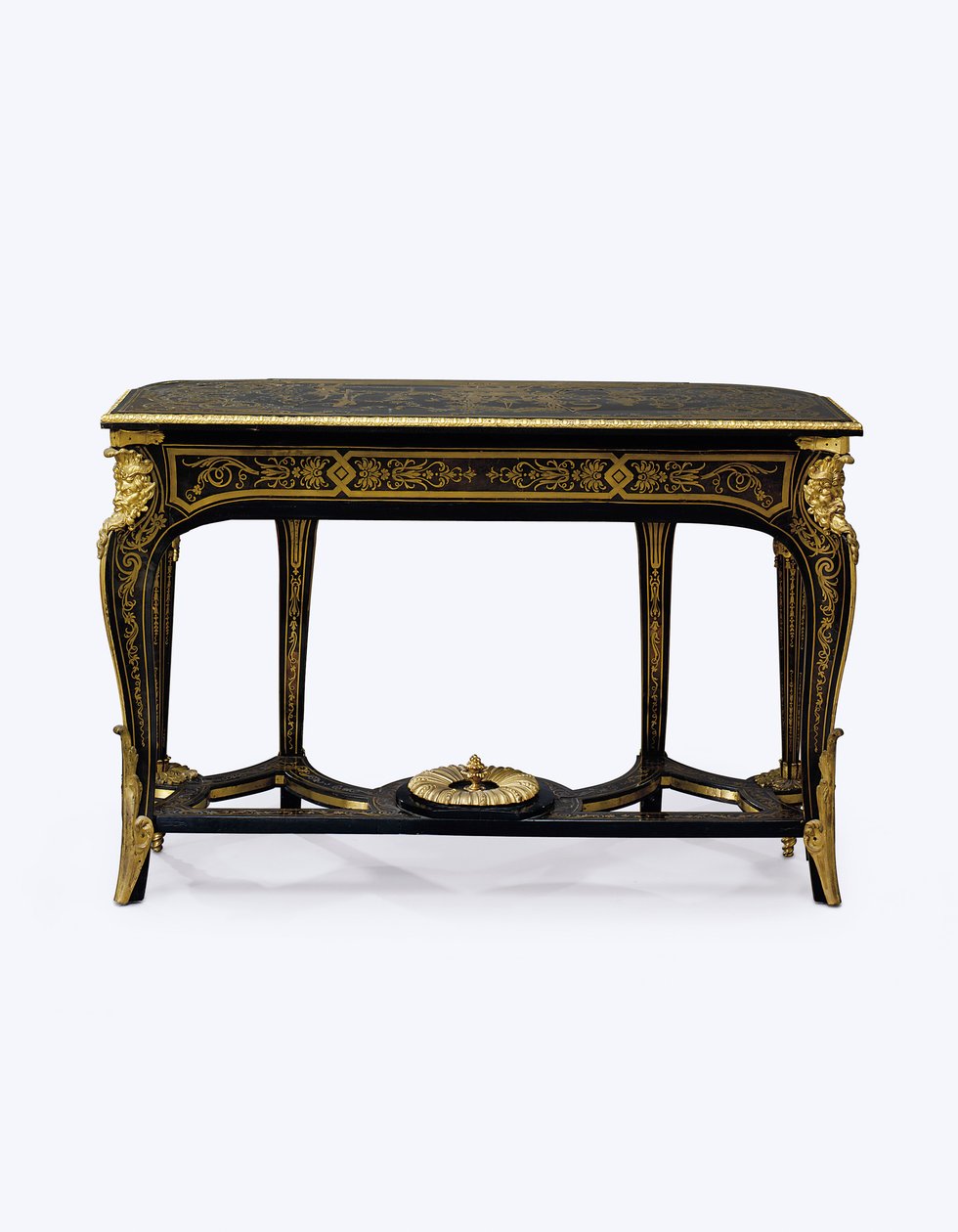 Et af et par ormolu-monterede brune skildpadde-moleborde, c.1710 (ormolu, messingindlæg, skildpaddeskal og læder) (se også 360579) af Andre Charles (attr. to) Boulle