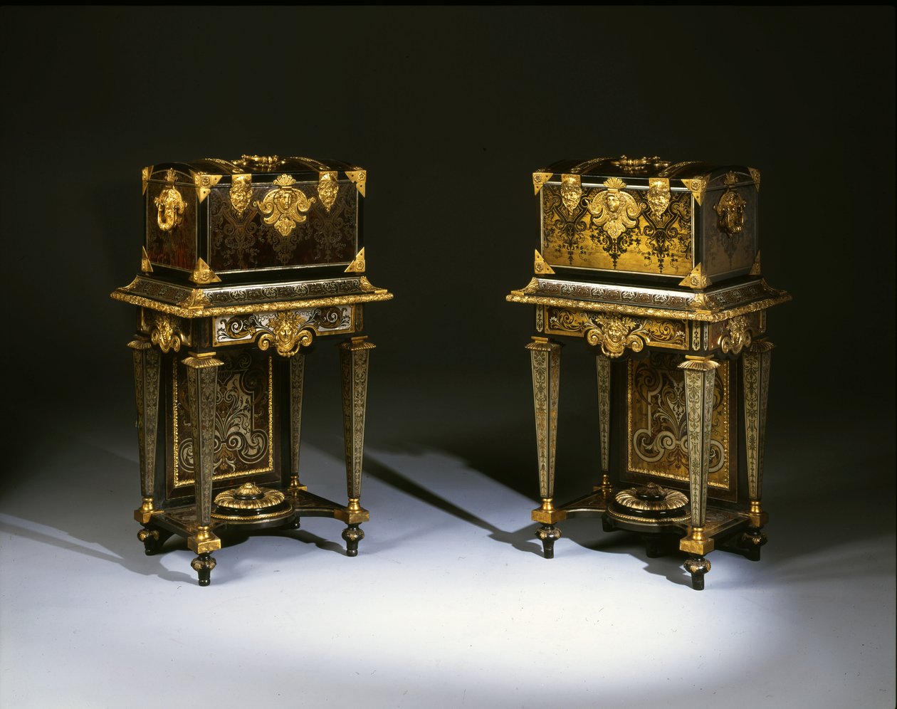 Et par Louis XIV toiletkister af Andre Charles Boulle