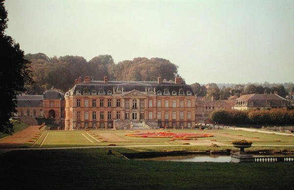 Udsigt over havefacaden, bygget i 1675-83 af Andre Le Notre