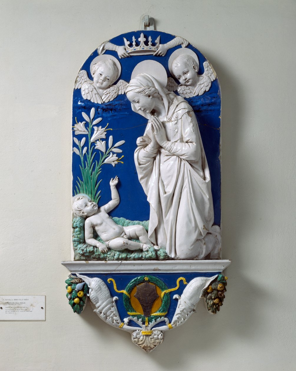 Jomfruens tilbedelse (Liljernes Madonna) c.1490 (glaseret terracotta) af Andrea Della Robbia